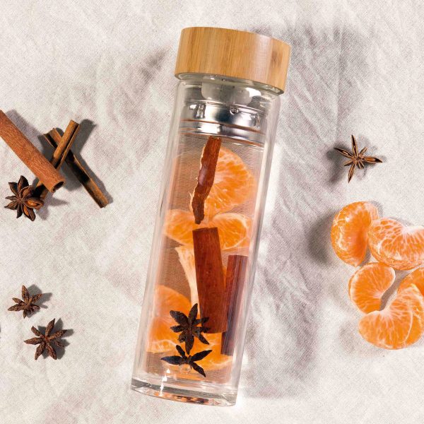 tea-fruit-infuser-bottle_lifestyle-600x600